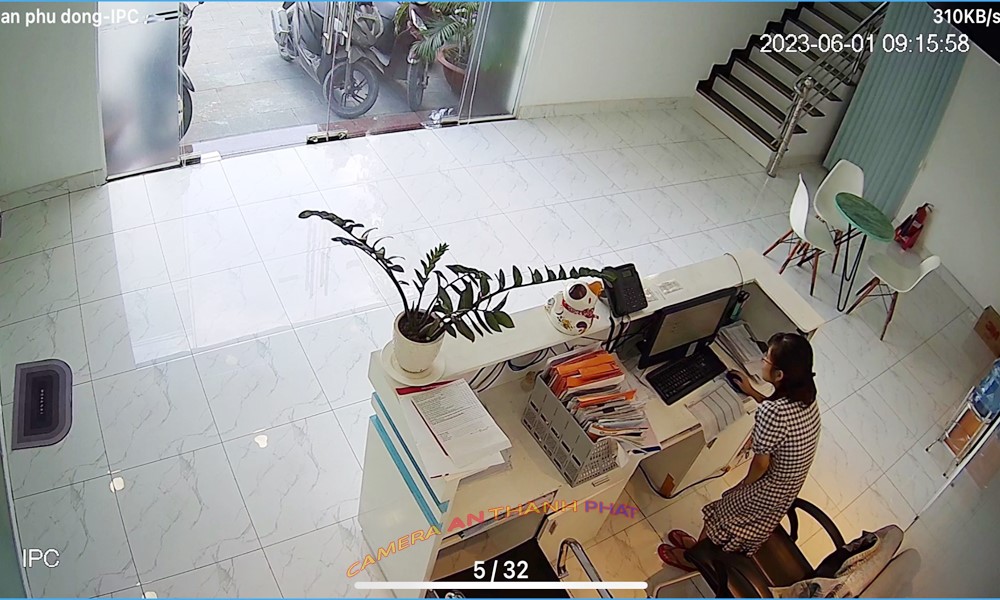 Hình Camera Giám Sát thực tế chip hình ảnh sử dụng 2.0 megapixel Chất lượng đúng tiêu chuẩn của bộ Lắp Camera IP Trọn Bộ Cho Lớp Học sử dụng mã DS-2CD1323G0E-I(L) Hình Camera Giám Sát thực tế chip hình ảnh sử dụng 2.0 megapixel Chất lượng đúng tiêu chuẩn của bộ Lắp Camera IP Trọn Bộ Cho Lớp Học sử dụng mã DS-2CD1323G0E-I(L)