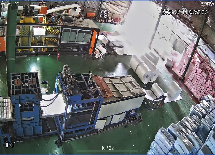 Hình  Camera  thực tế  Chất Lượng Hình  2.0 MP FULL HD 1080P  Sắc nét tiết kiệm chi phí  của bộ Bộ Camera Giám Sát Công Trình 2MP sử dụng mã DH-HAC-HFW1200DP-S5